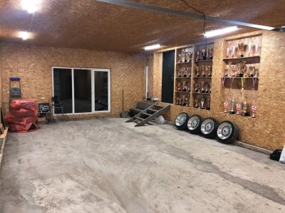 Старый гараж внутри