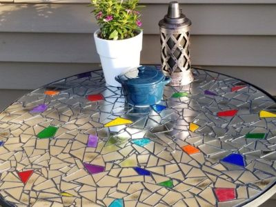 Садовый стол с мозаикой из камня
