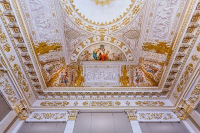 Белый зал мраморного дворца