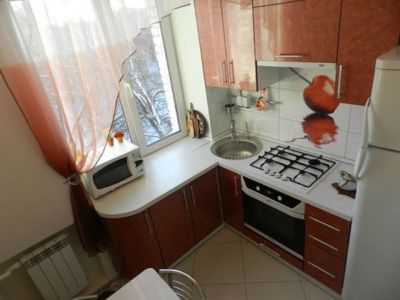 Планировка маленькой кухни в хрущевке с холодильником