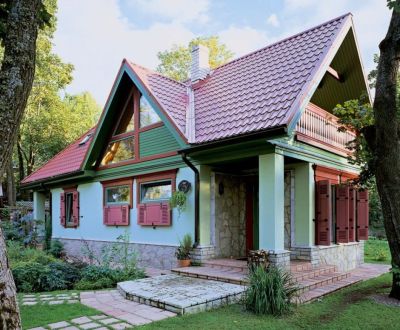Фасад деревянного дома в стиле прованс