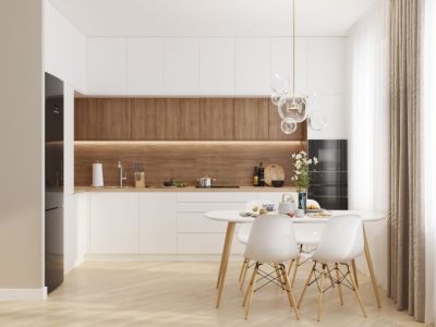 Белая кухня с деревянными акцентами