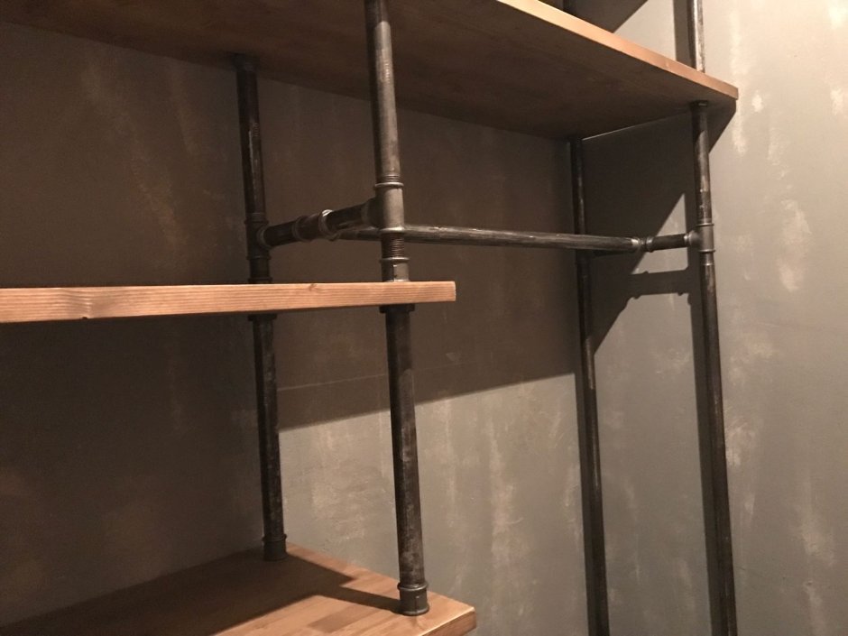 Угловой стеллаж из трубы