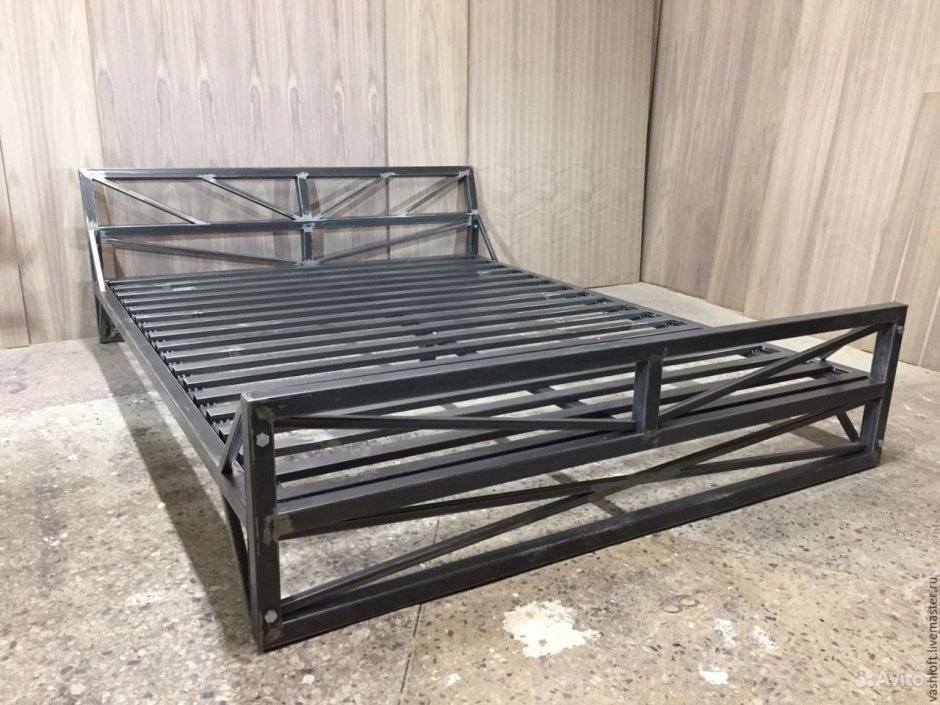 Кровать из профильной трубы лофт
