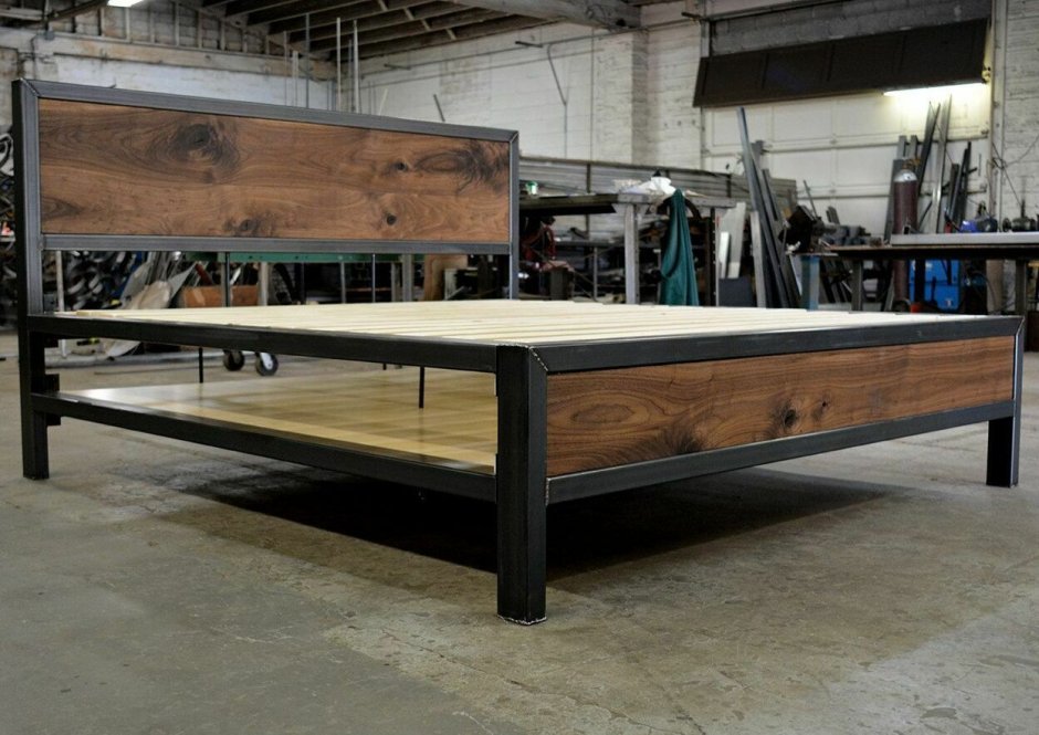 Кровать в стиле лофт из металла индустриал