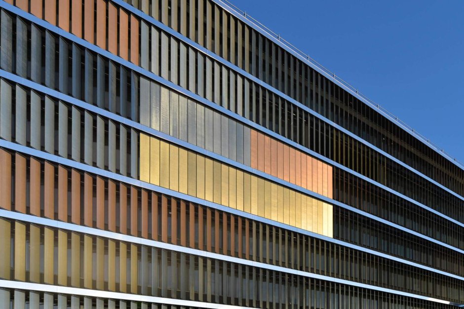 Горизонтальные ламели на фасаде