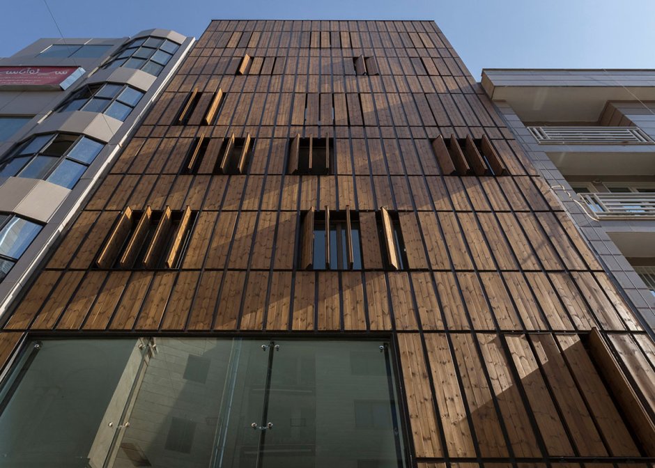 Ламели на фасаде здания