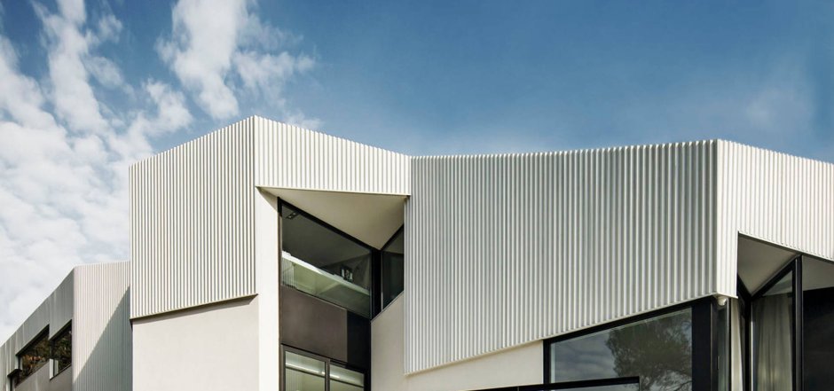 Металл в экстерьере