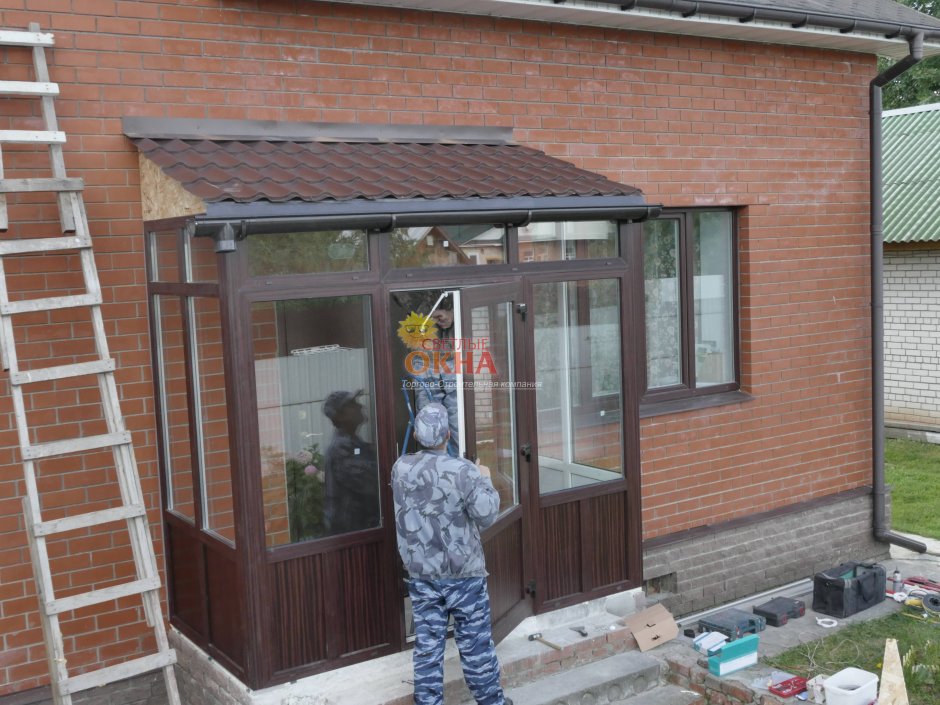 Застекленное крыльцо