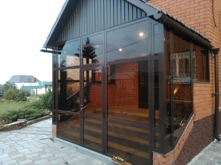 Остекленное крыльцо