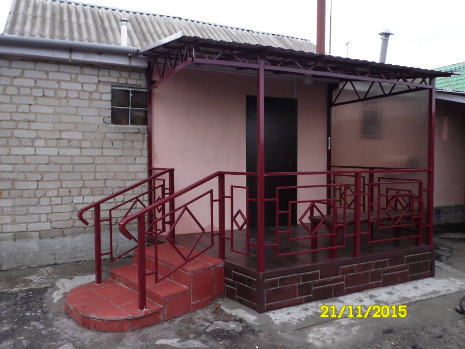 Крыльцо из поликарбоната в частном доме