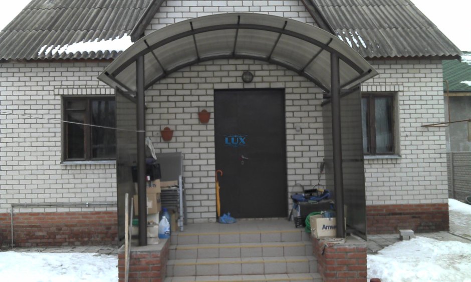 Козырёк над крыльцом из поликарбоната