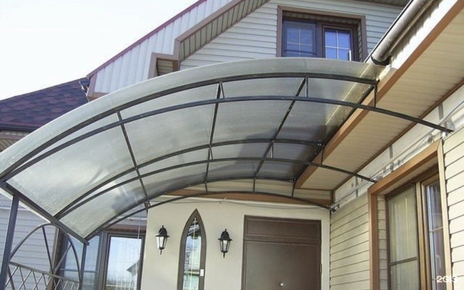 Навес над крыльцом из поликарбоната