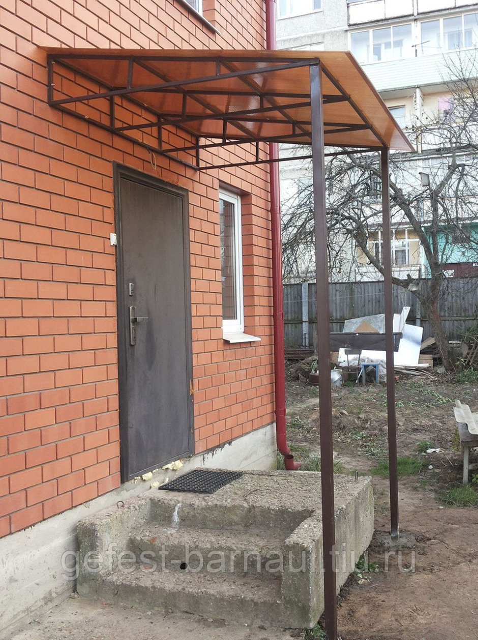 Навес над крыльцом односкатный