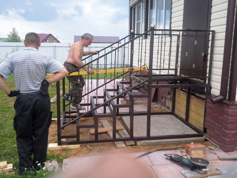 Крыльцо из профильной трубы