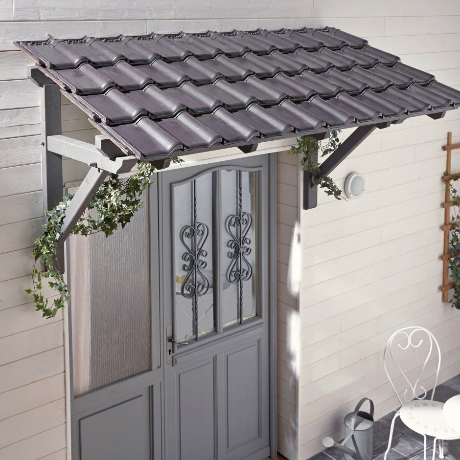 Козырёк над крыльцом из металлочерепицы