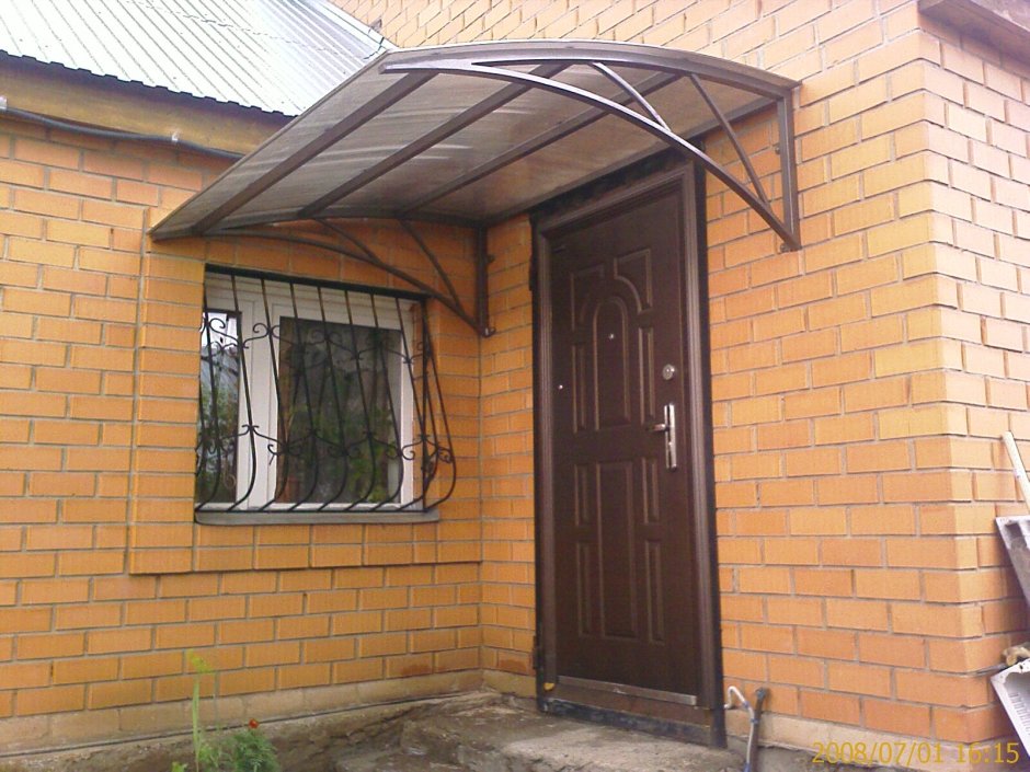 Козырек над крыльцом металлопрофиль