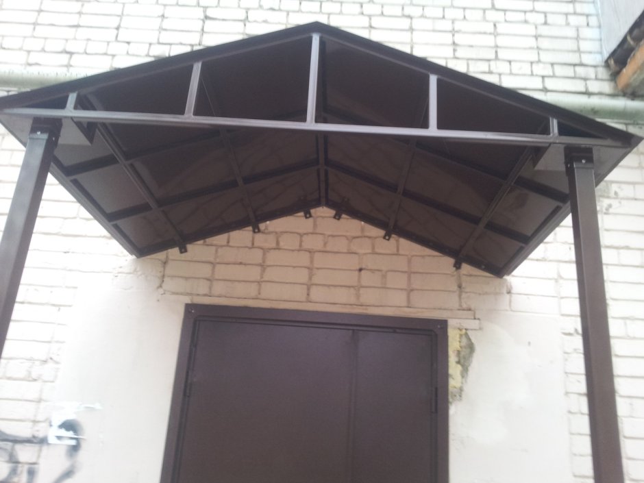 Козырёк над крыльцом из профнастила