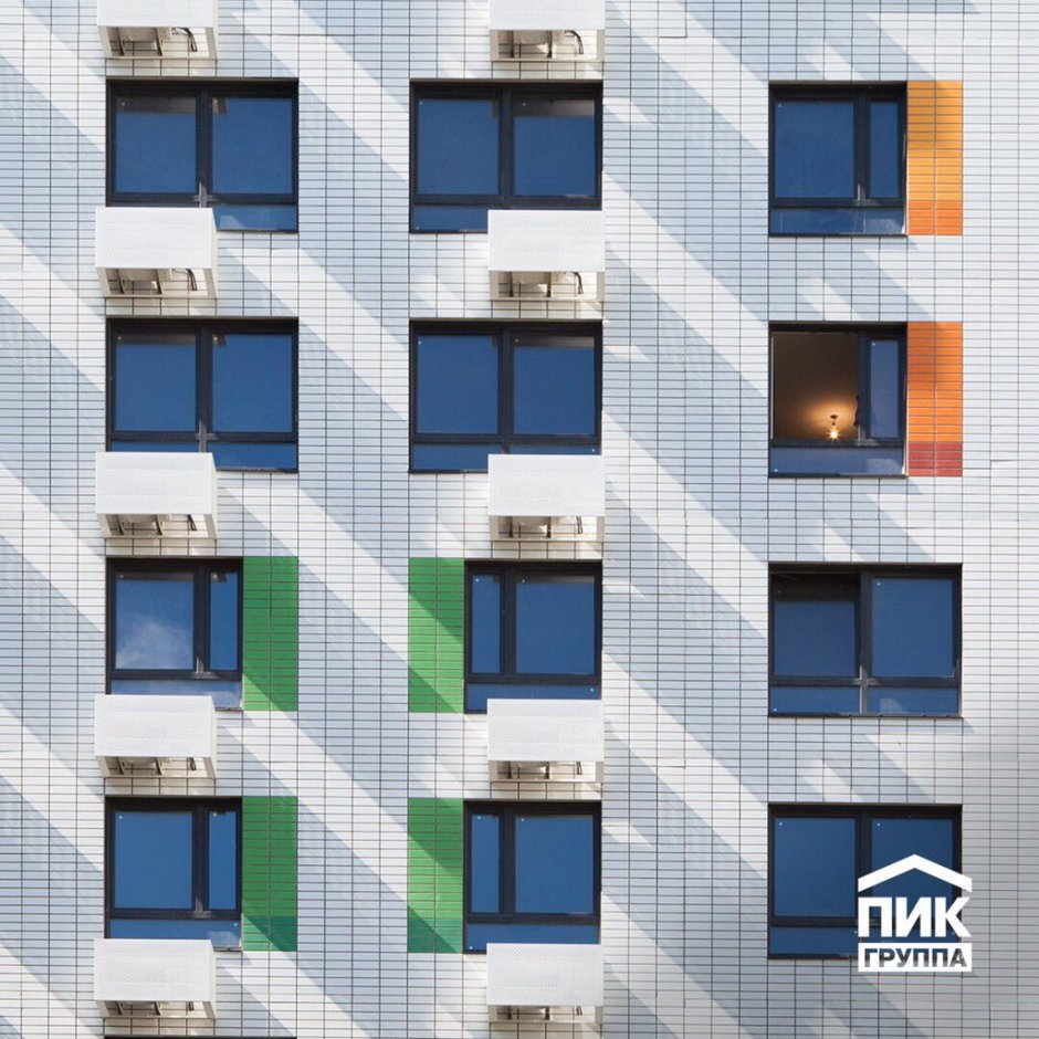 Кондиционеры на фасаде здания