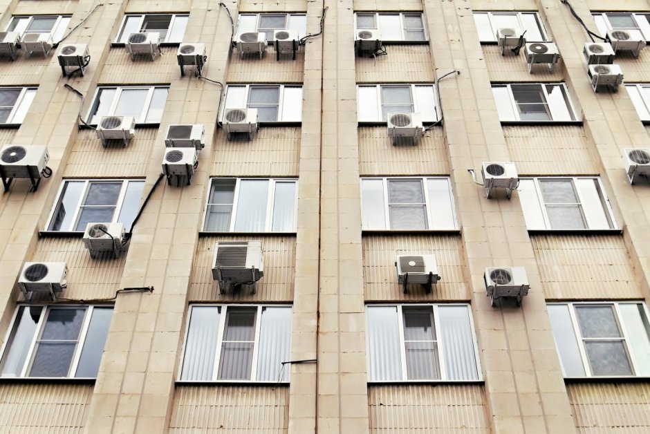 Корзинки для кондиционеров на фасаде