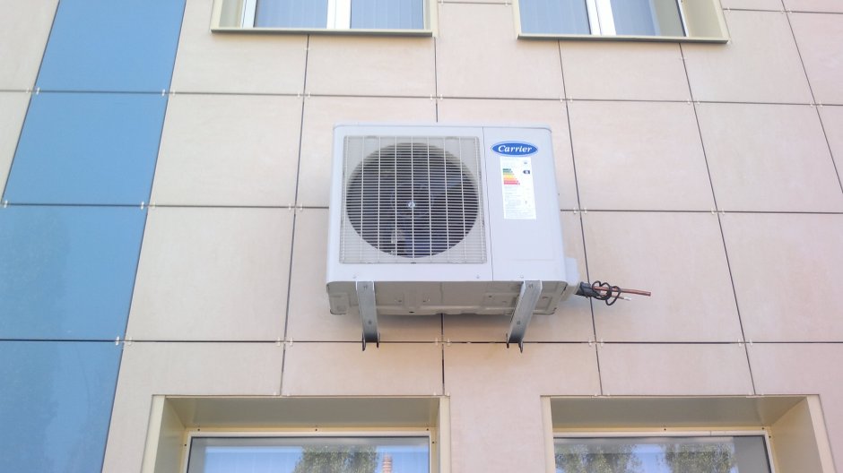 Кондиционер на фасаде