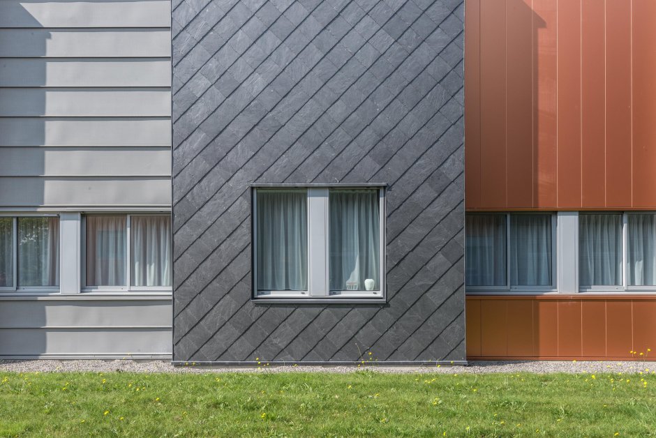 Отделка дачного домика шифером