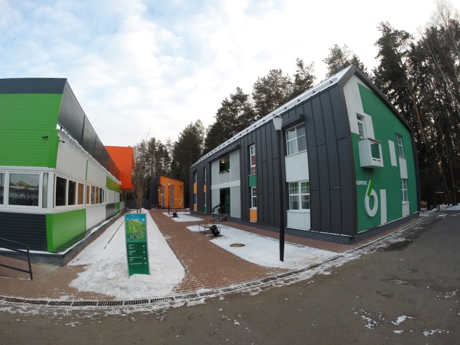 Дом обшитый шифером