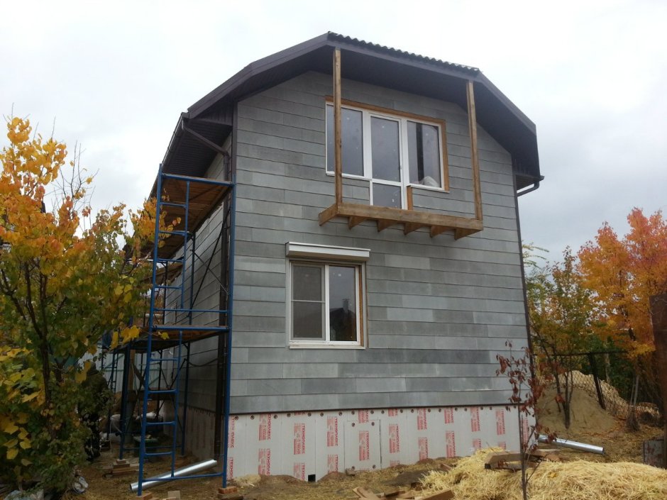 Отделка фасада волновым шифером