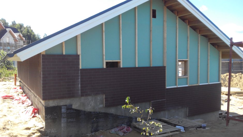 Отделка фасада плоским шифером