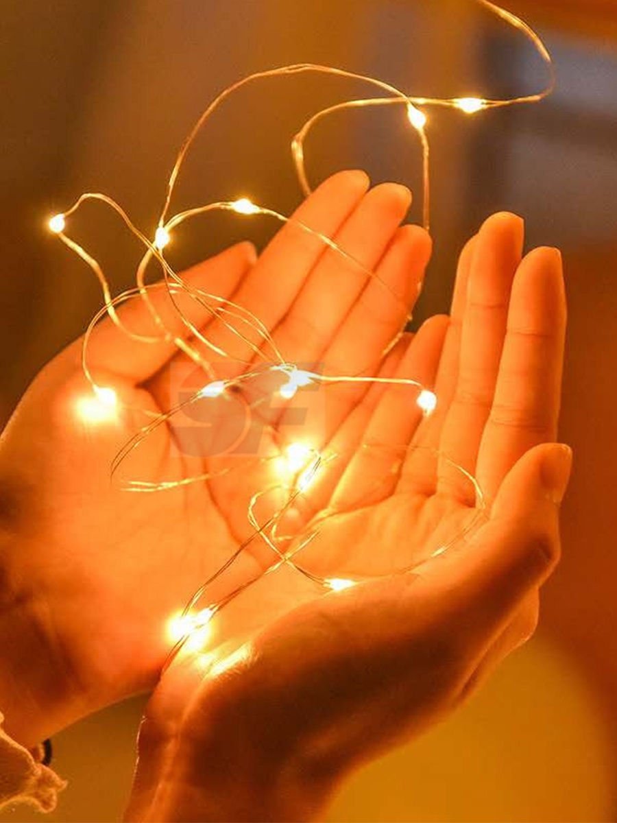 Новогодняя гирлянда в вазе