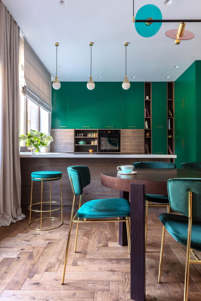 Детская комната в пастельных холодных тонах