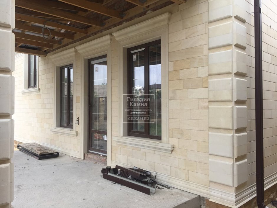 Современная вилла травертин