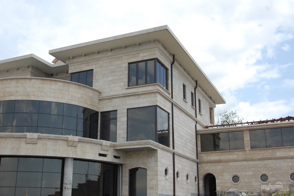 Современная вилла травертин