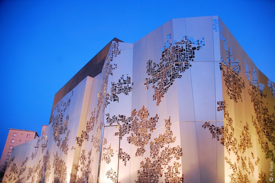 Перфорация на фасаде