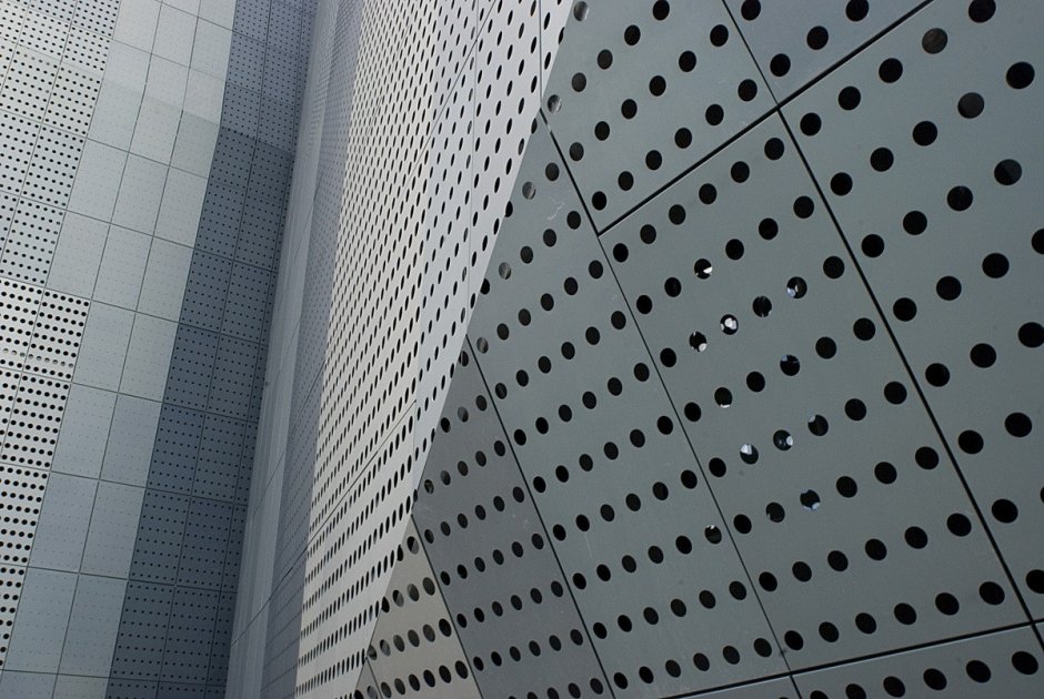 Перфорированный лист на фасаде