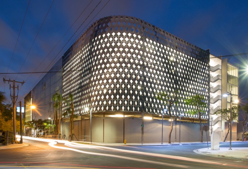 Перфорация на фасадах зданий