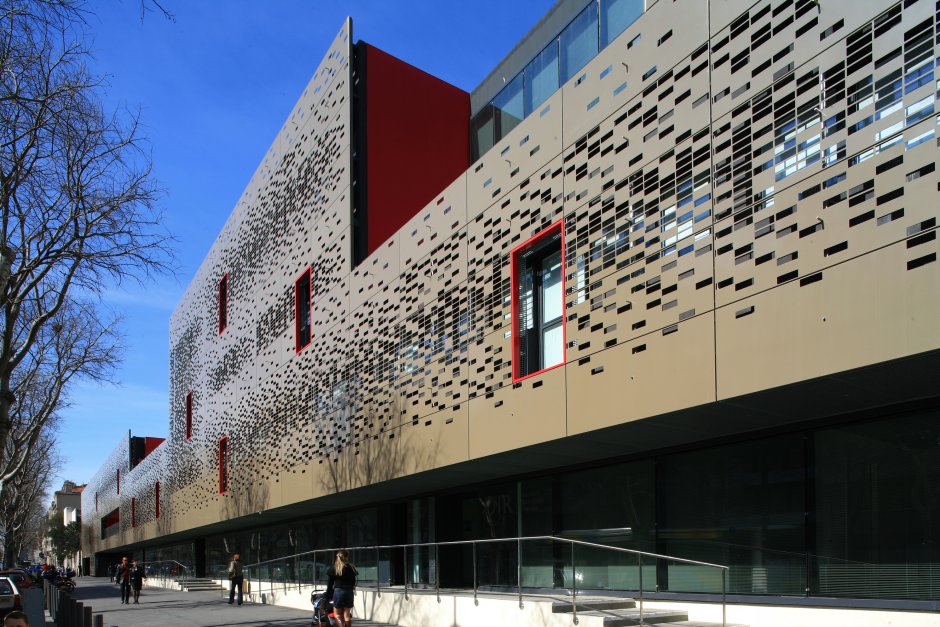 Фасад из перфорации