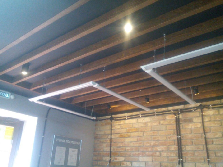 Наружная проводка по потолку