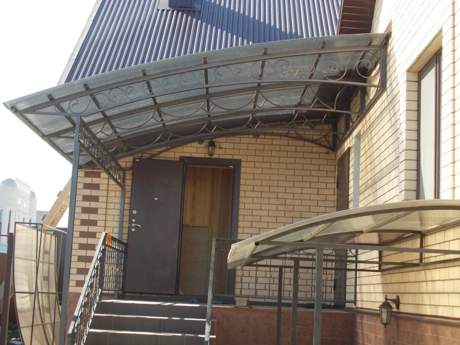 Крыльцо с навесом