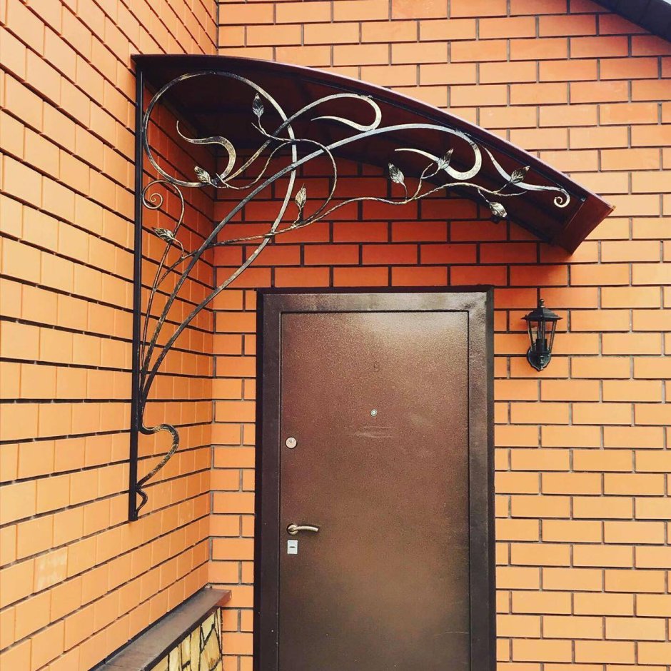 Кованый навес над террасой