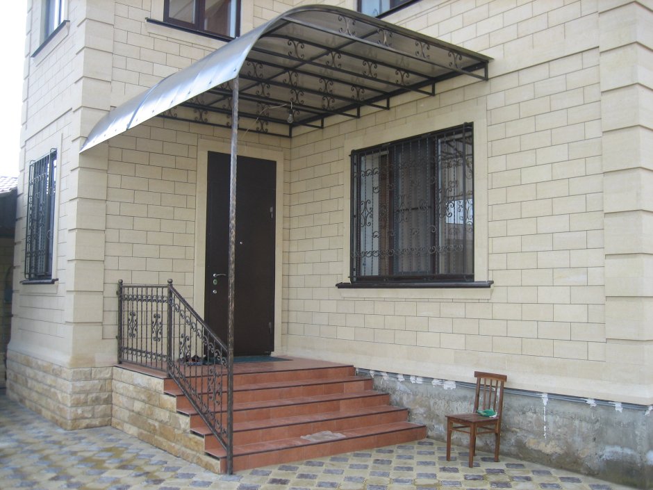 Навес перед крыльцом