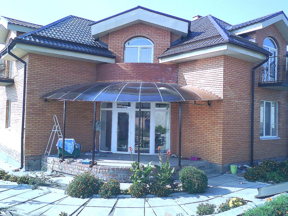 Угловое крыльцо с навесом