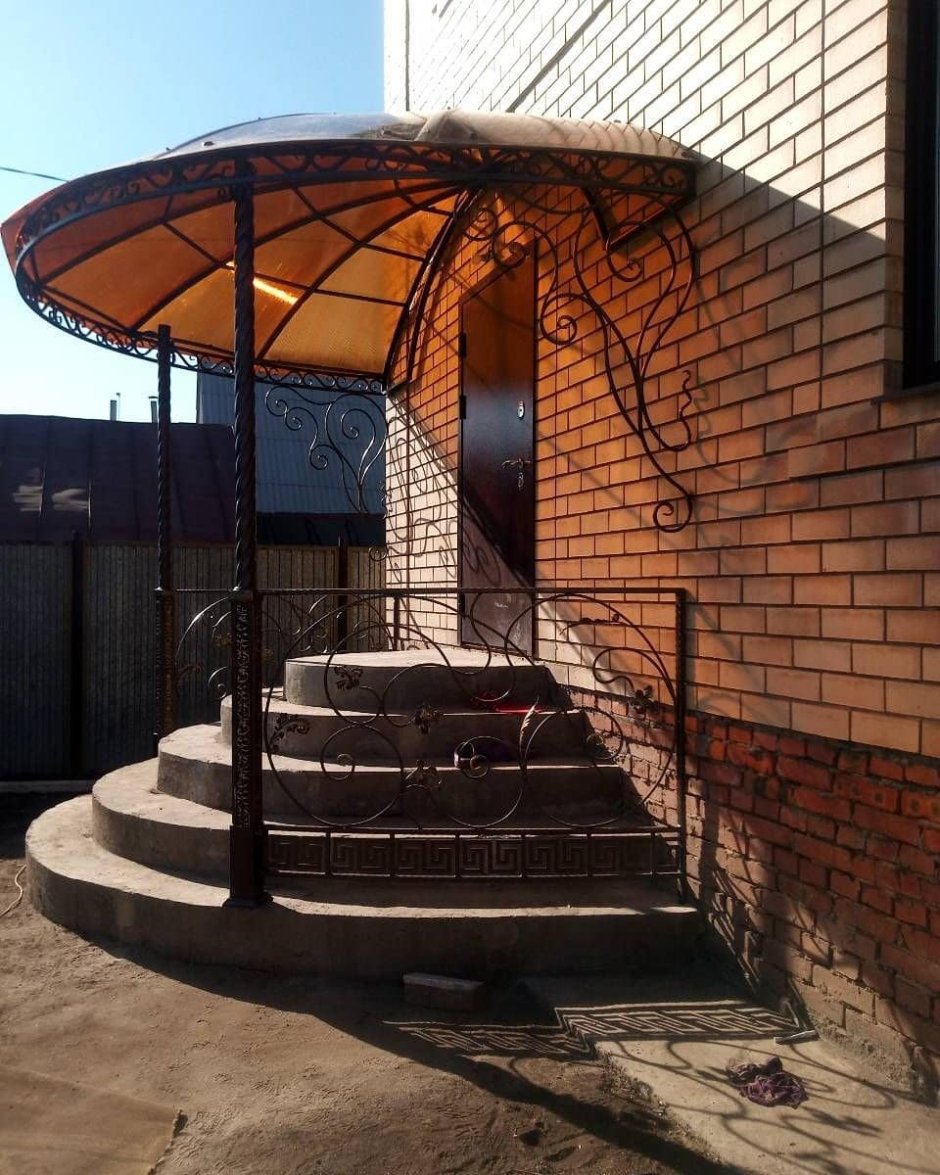 Крыльцо с навесом