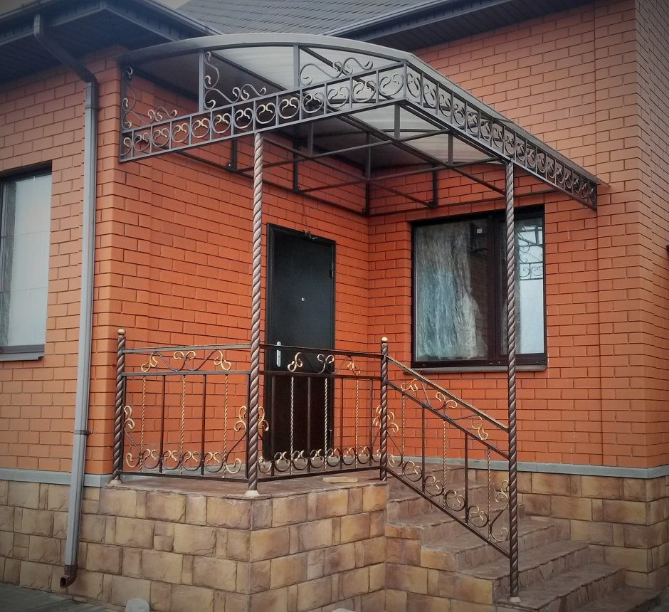 Угловое крыльцо с навесом