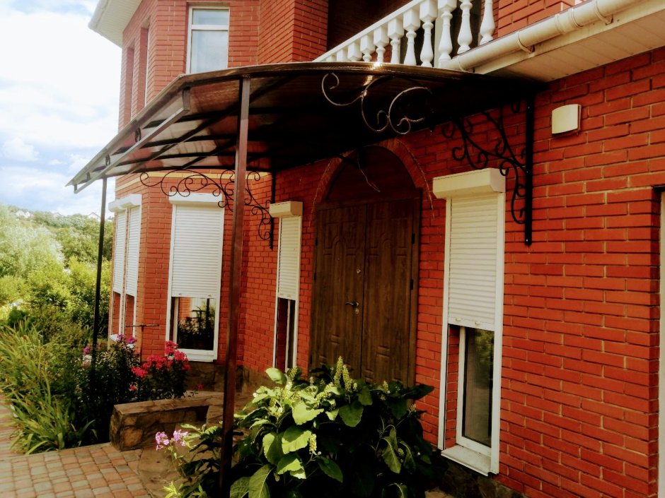 Крыша над крыльцом