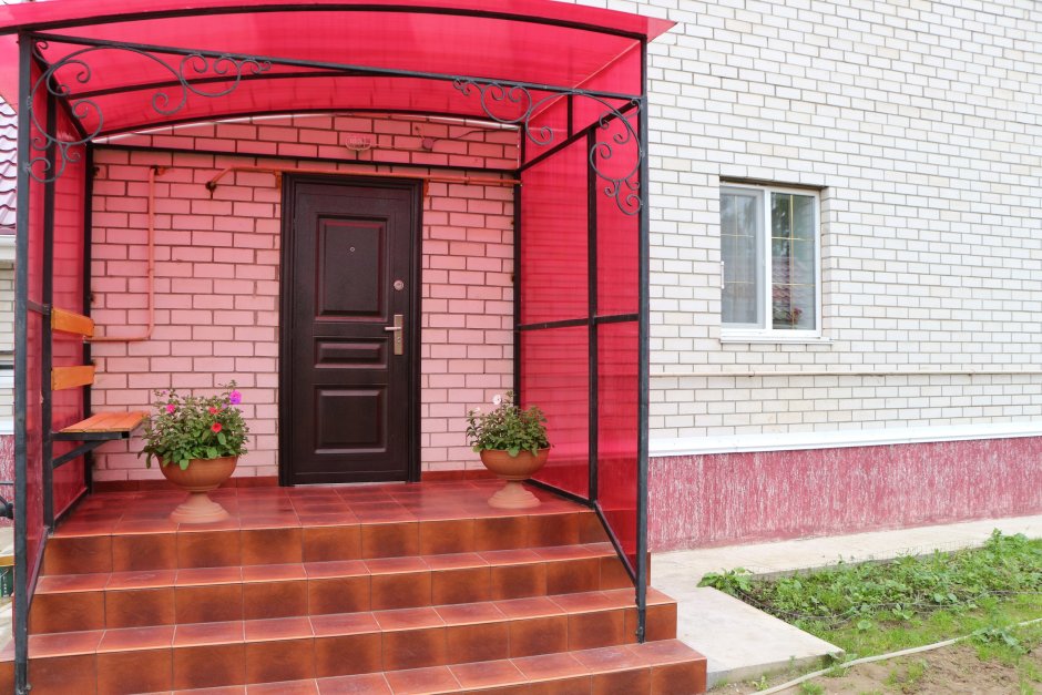 Навес над крыльцом на Столбах