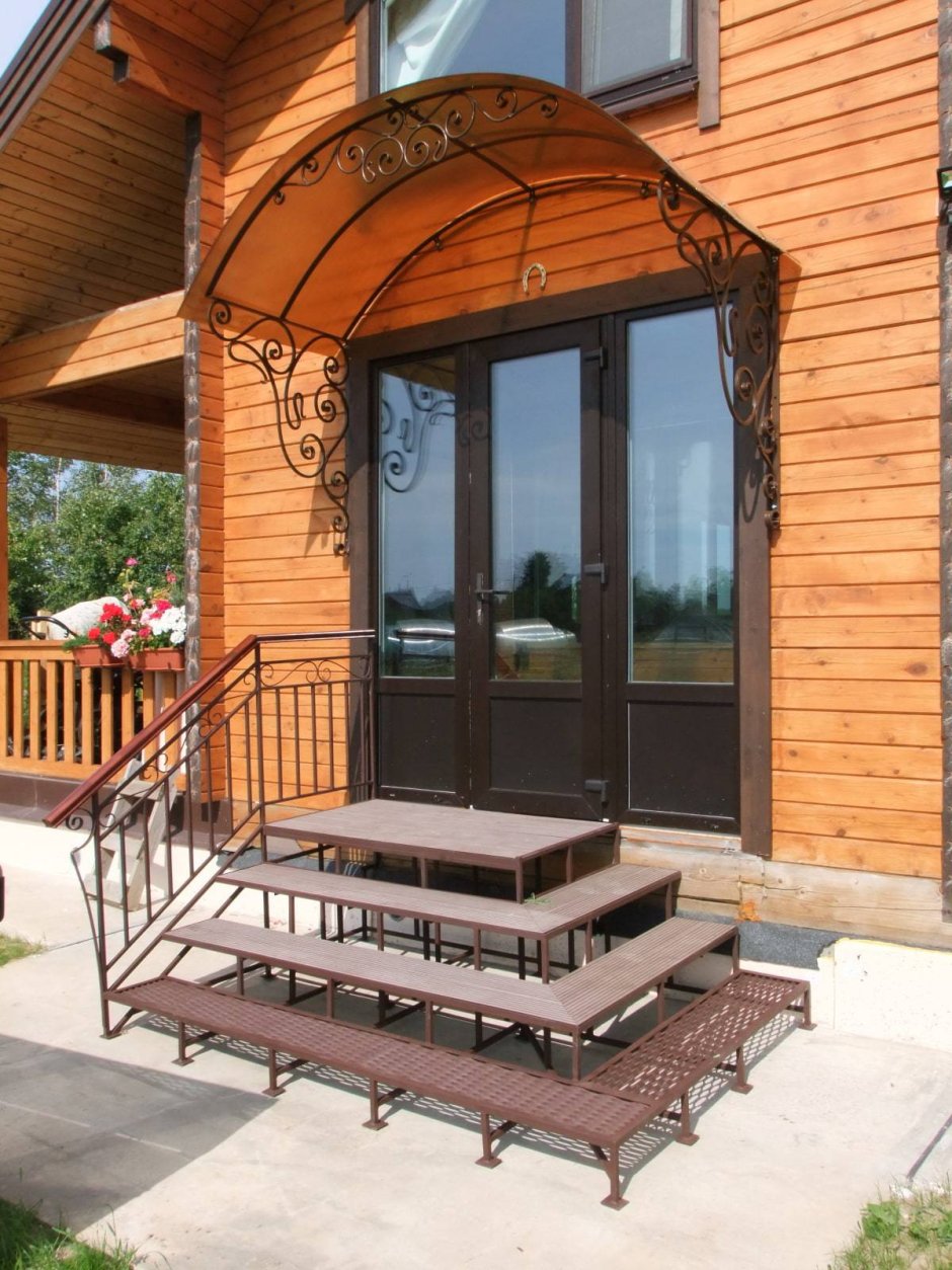 Козырёк над крыльцом из металлочерепицы