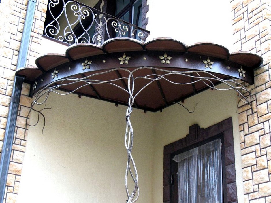 Кованое крыльцо с навесом