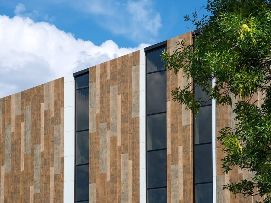 Фасад керамогранит и дерево