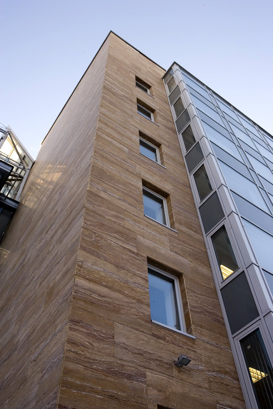 Вентилируемый фасад "травертин"